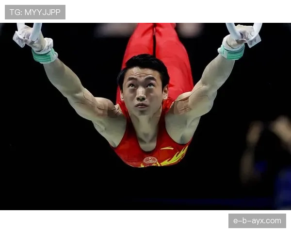 邹敬园这自律程度，凌晨四点还在吊环上晃？